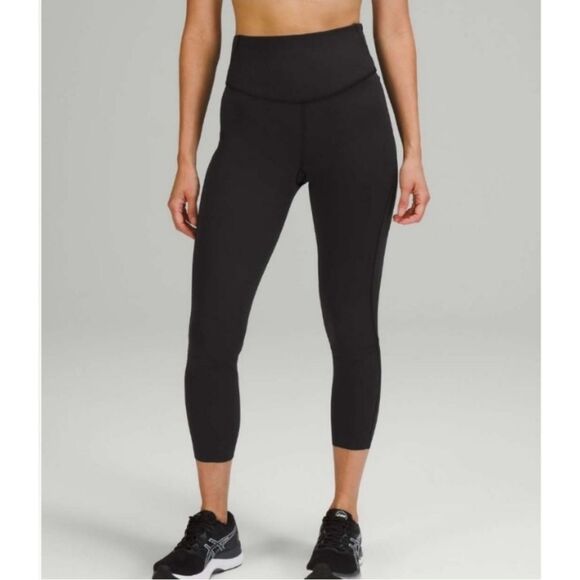 Lululemon Base Pace High-Rise Crop - Size 4 23“ in Black